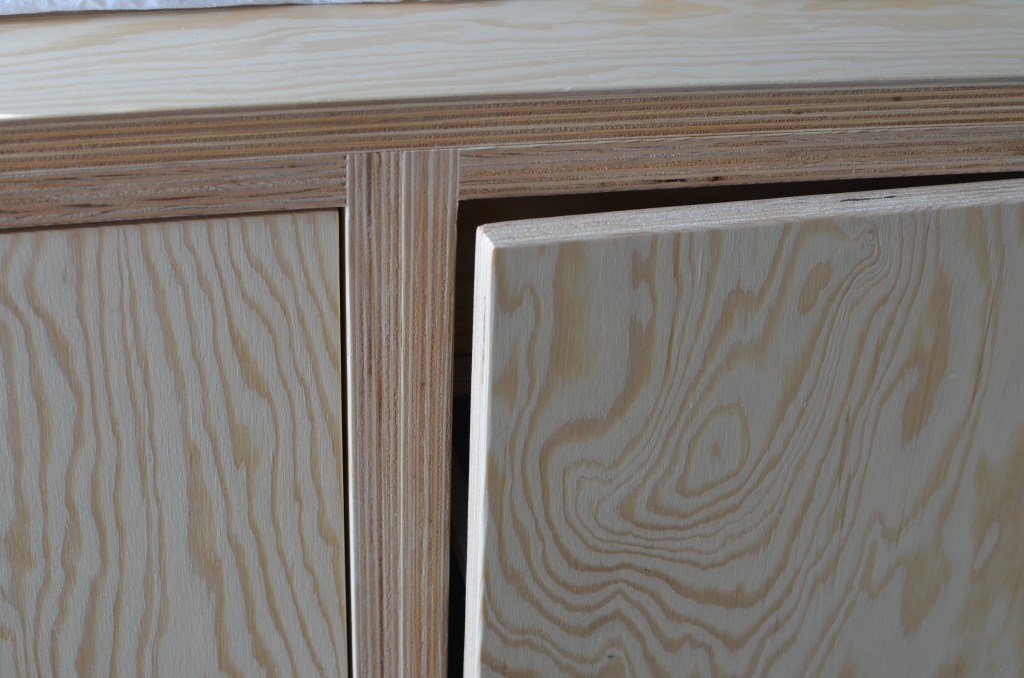 underlayment meubel kastdeur van multiplex