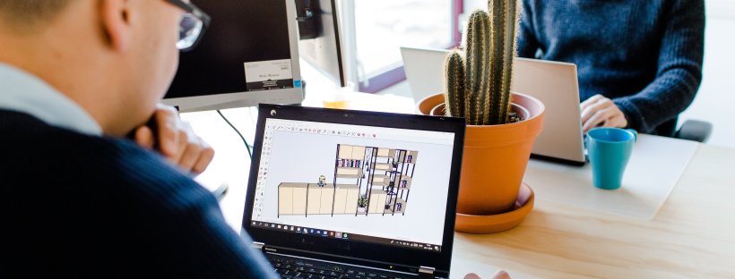 vanstoerhout op kantoor man achter computer (c) Inge kooiman